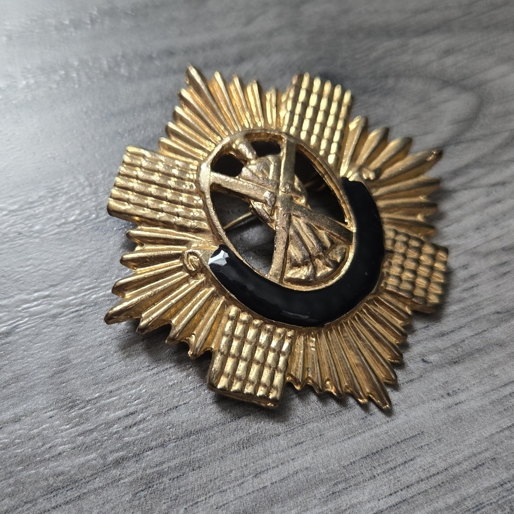 Gold and Black Decorative Brooch - Picture 3 of 5